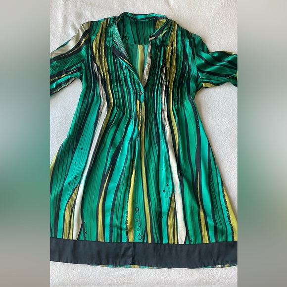 Bebe green silk dress with tie and front pleats - Picture 10 of 13